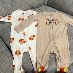 Thanksgiving Old Navy Pajamas Onesies size 6-9 months